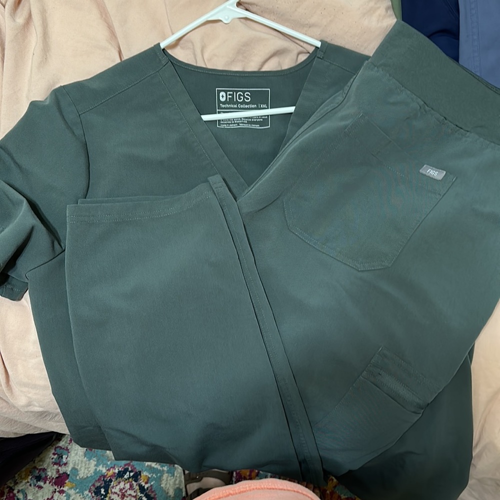 2XL FIGS MOSS SET